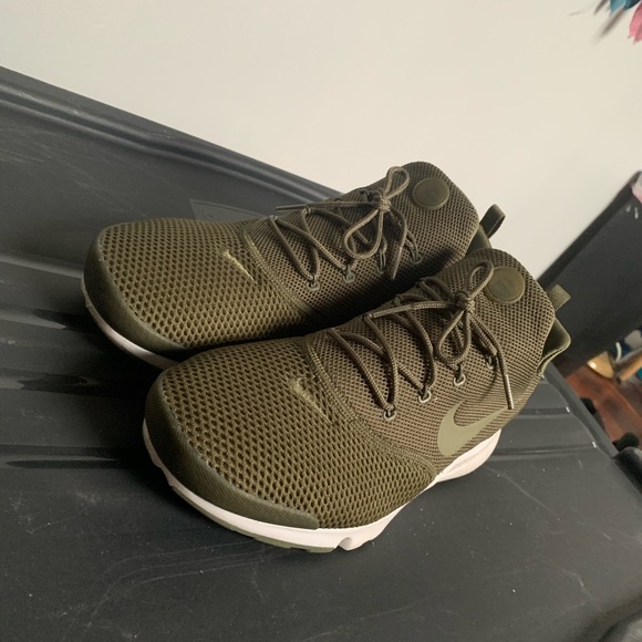 Sneakers - Picture 4 of 5